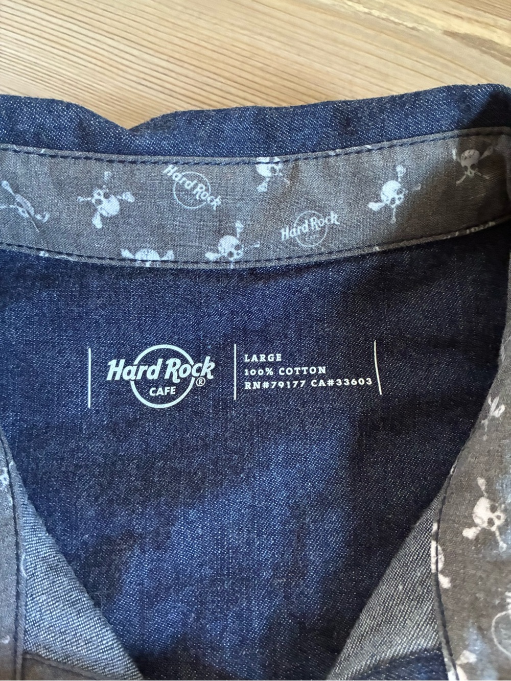 Hard Rock Café Denim Snap-Up Shirt Ho Chi Minh City Guitar Graphic Men’s L - Picture 4 of 14